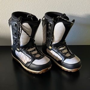 Size 7 Morrow Snowboard/Snow Boots